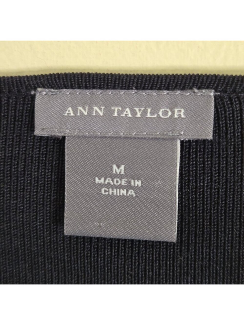 Ann Taylor Silk Blend Navy One Button V Neck Cardigan Sweater Size M - Picture 4 of 5